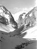 Теснина. Справа - лавы Эльбруса, слева - граниты Чегета